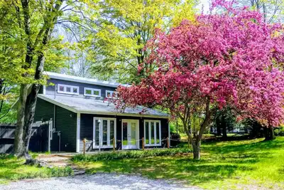 Image de Lake Michigan Cottage avec accès à la plage privée