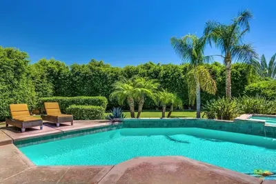 Image de Canyon Trail Resort PoolPiscine / spa et cour privés avec des vues incroyables ⭐⭐⭐⭐⭐