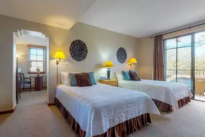 Image de Charme sud-ouest avec piscine partagée et terrasse privée - à proximité des commerces