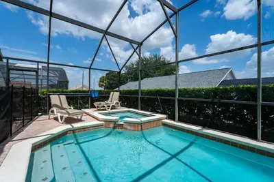 Image de Maison avec piscine à 4 chambres dans la zone Disney avec salle de jeux et spa!