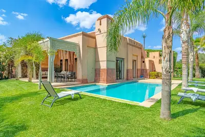 Image de Superbe Villa 6p, jardin & piscine privatif 8x4m ss vis Ă vis, Famille seulement