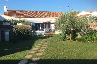 Image de Maison de charme rénovée avec jardin