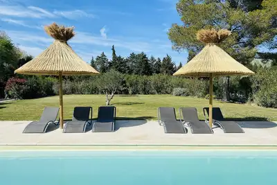 Image de Villa, piscine chauffée, 3000m2, 5 mn du village à pied, 4km St-Rémy-de-Provence