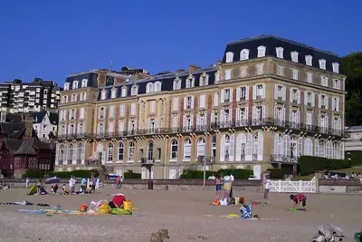 Image de Les Roches Noires Appartement de 3 pièces sur la plage dans ancien hôtel