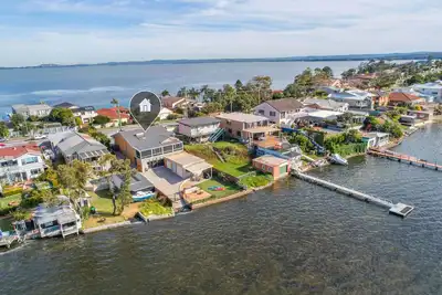 Image de Le Toukley Boathouse au bord de l'eau absolu avec votre propre rampe de mise à l'eau
