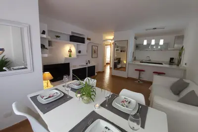 Image de Appartement Moderne Au Centre Moyen