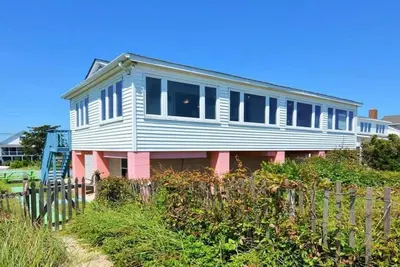 Image de Beachfront Sunrise - Maison au bord de l'eau avec vue sur la baie et le refuge