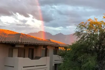 Image de Il vous suffit d'emporter votre maillot de bain et vos clubs de golf - profitez de la vie dans la station balnéaire d'Oro Valley!