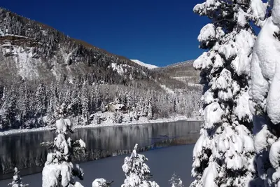 Image de Ski, randonnée et pêche à la porte.