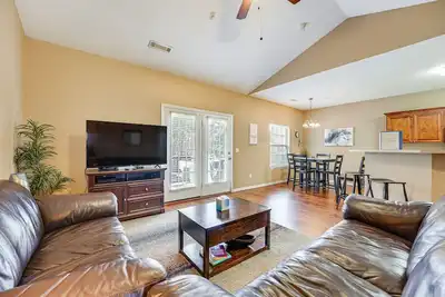 Image de Nouveau! Magnifique Branson Villa - 5 minutes du centre-ville!