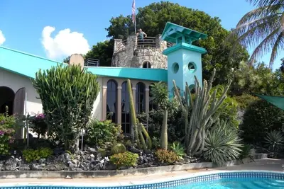 Image de Appartement de 2 chambres au sommet de la montagne. . villa avec piscine