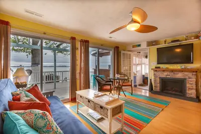 Image de Millions $ Vues Sans Frais SUPPLÉMENTAIRES! Jacuzzi! Bassin! Wifi! COMMODITÉS De Type Resort!