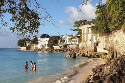 Image de Ajoupa13 est basé à St James et situé dans des jardins tropicaux avec piscine