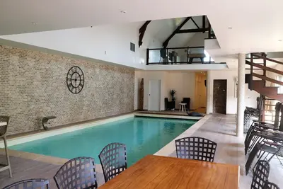 Image de Villa (1-6 pers. ) avec piscine intérieure chauffée à 30 minutes Versailles
