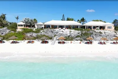 Image de Luxueuse villa de tennis en bord de plage de sable de 4 à 12 chambres ~ Concierge dédié 24h / 24 et 7j / 7