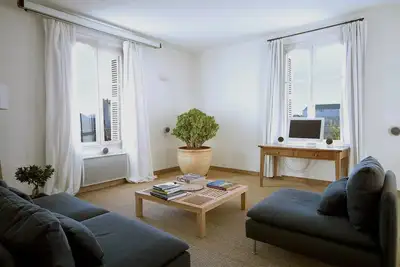 Duplex climatisé dans maison bourgeoise du XIXe plein centre avec parking