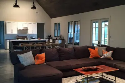 Image de Maison de lac moderne sur le lac Smith, Al près de Birmingham et de Huntsville