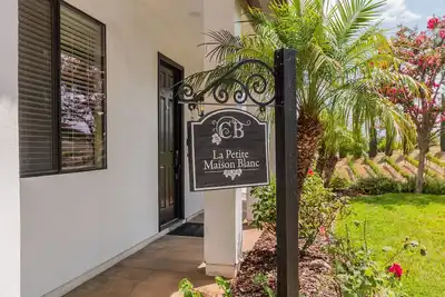 Image de Belle maison d'hôtes avec bain à remous privé / barbecue pour 2-4 personnes