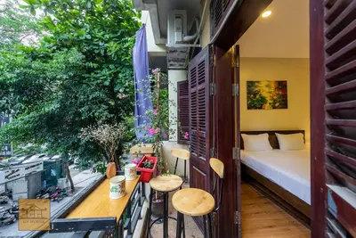 Image de City Center Balcon Condo avec cuisine dans le vieux quartier