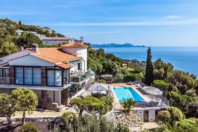 Image de Villa avec piscine chauffée pour 11 personnes avec vue sur la mer