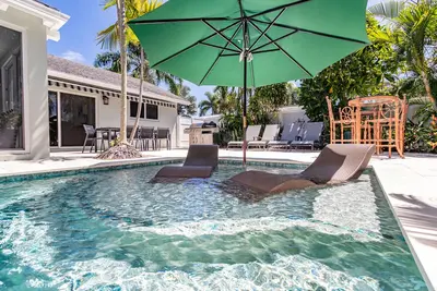 Image de Hgtv Design Star - Entrée sur la plage, piscine - Spa Heaven