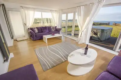 Image de Cottage Villa de luxe avec jacuzzi Jacuzzi et une vue imprenable sur la mer ininterrompue!