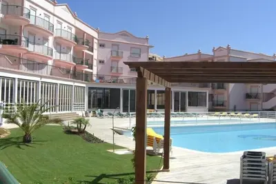 Image de Luxury 2bed-2bathroom apartment. Huge balcony overlooking pools & gdns