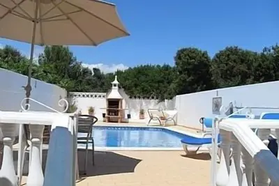 Image de Villa de luxe - piscine privée chauffée, climatisation, plage à proximité, wifi gratuit, 3 salles de bains