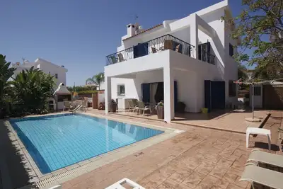 Image de Grand 5 berdroom Villa. Très bien équipée et populaire avec de grands groupes.