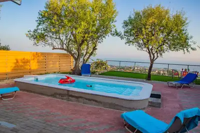Image de Le paradis d Elli. Belle vue, 2 chambres, piscine privée, villa paisible