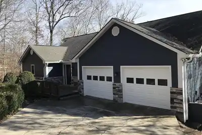 Image de Bord de l'eau maison de Norris Lake (5bd / 4ba). Regardez la description pour les tarifs spéciaux