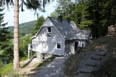 Image de Luxueuse maison de vacances dans un endroit isolé sur la / lisière de la forêt de montagne