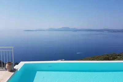 Image de Villas de prestige | Nissaki | Tout simplement magnifique Villa Pelagos neuve