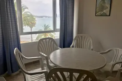 Image de PREMIÈRE Ligne Appartement complet.