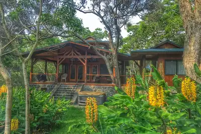 Image de Maison de luxe artisanale avec jacuzzi, vélos et cheminée