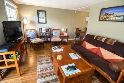 Image de 1bed / 1 bath à East Nashville avec 196 5 * Avis sur un autre site (Apt A)