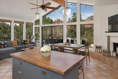 Image de *** Juillet Tarif SPÉCIAL *** Maison Neuve RÉTROACTIVE Avec Une Vue Imprenable! ! !