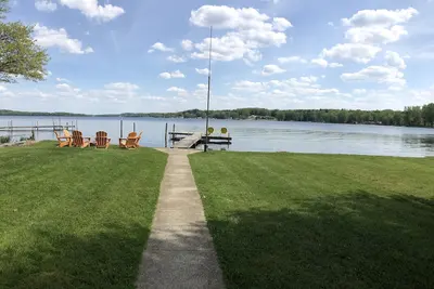 Image de Lakefront Cottage rénové toute l'année & Animaux acceptés!