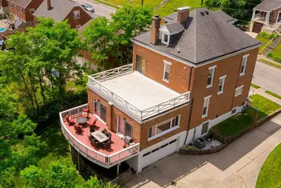 Image de Golden Goose Huge 5 Br 3 Miles à Cincy. 20+ personnes