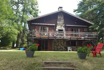 Image de L'Orignal, chalet à côté du lac au coeur des volcans d'Auvergne