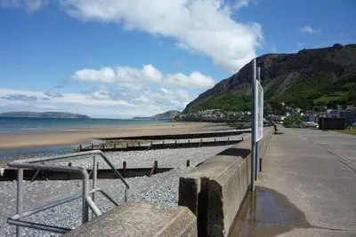 Image de Seaside Cottage, dog friendly, près de la plage et du parc national de Snowdonia