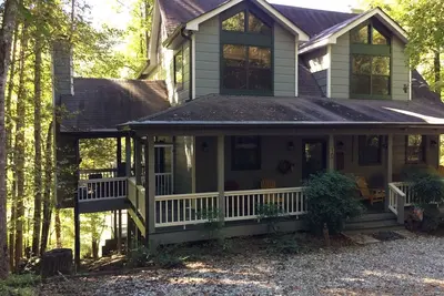 Image de Cabine spacieuse au bord de l'eau sur la rivière Toccoa