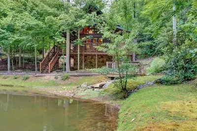 Image de Super Endroit! ! À quelques minutes du centre-ville de Gatlinburg, d'un environnement paisible,