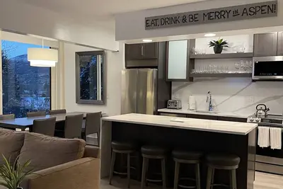 Image de 1. 5 Blks To Aspen Core, Nouvelle Piscine / Jacuzzi, Wi-Fi / Cable, Mtn View