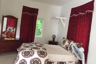 Image de Vivienne'S Rm # A4 chambre privée salle de bain privée lit King size balcon privé