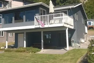 Image de Maison McKees Beach Situé sur une des plus belles plages de Port Susan Bay.