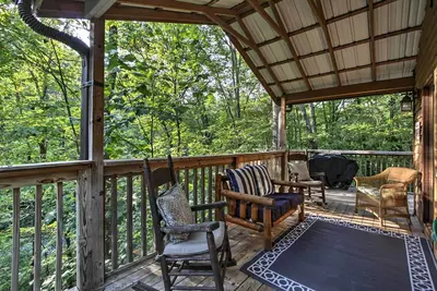 Image de Nouveau! Gatlinburg Cabin w / Hot Tub - 10 min à l'aller!