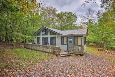 Image de Nouveau-Creekside Poconos Cabin w / Deck Near State Park
