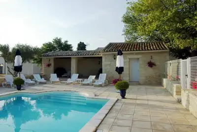 Uzès super gîte dans un mas à 700m du Cv avec piscine