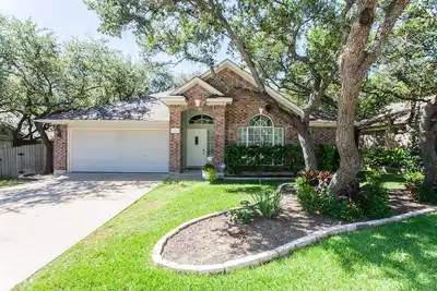 Image de The Sugar House niché dans Cedar Park